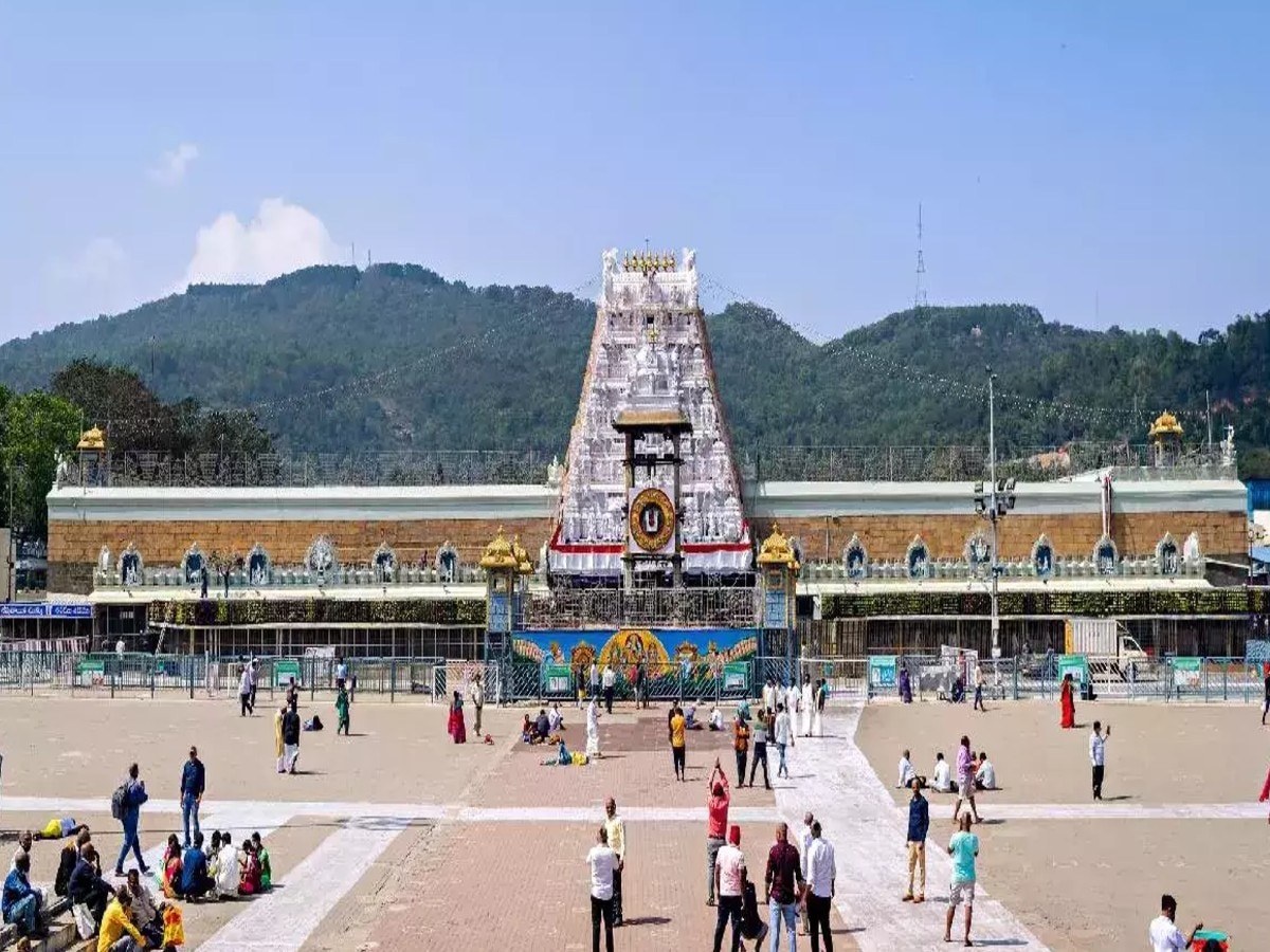 Tirupati Mandir में हुई भगदड़ के दौरान 6 लोगों की दर्दनाक मौत, सीएम स्टालिन ने जताया दुख