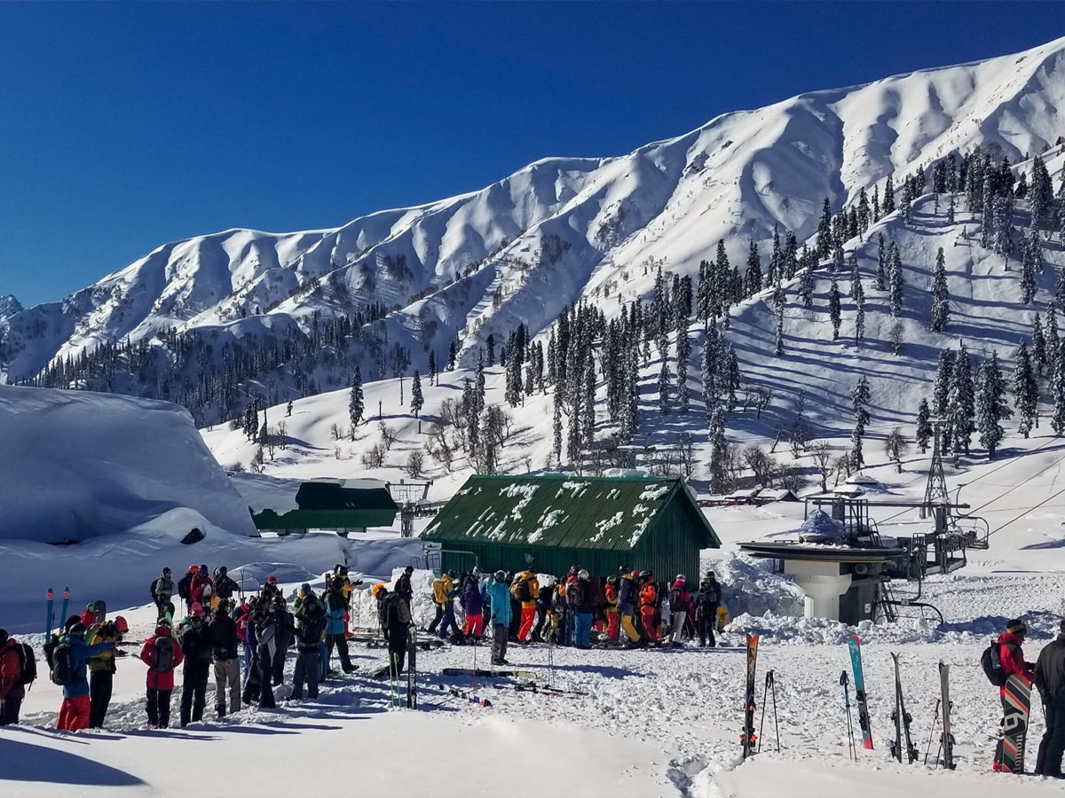 Kashmir Tourism: बर्फबारी ने खेल बदल दिया, साल के पहले हफ्ते में 12 हजार से ज्यादा पर्यटक कश्मीर पहुंचे