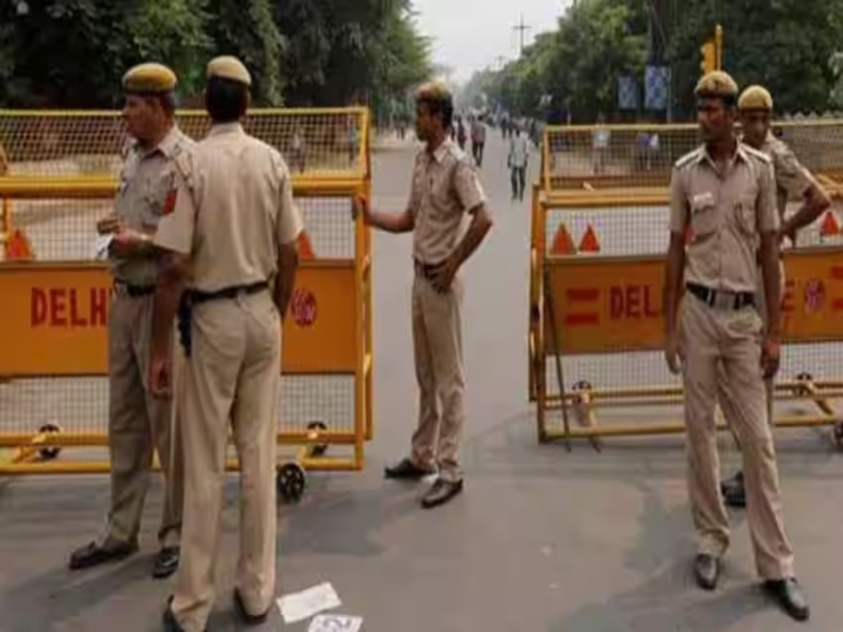 Bomb Threat: दिल्ली के स्कूलों को धमकी देने वाला गिरफ्तार, पुलिस ने किया बड़ा दावा