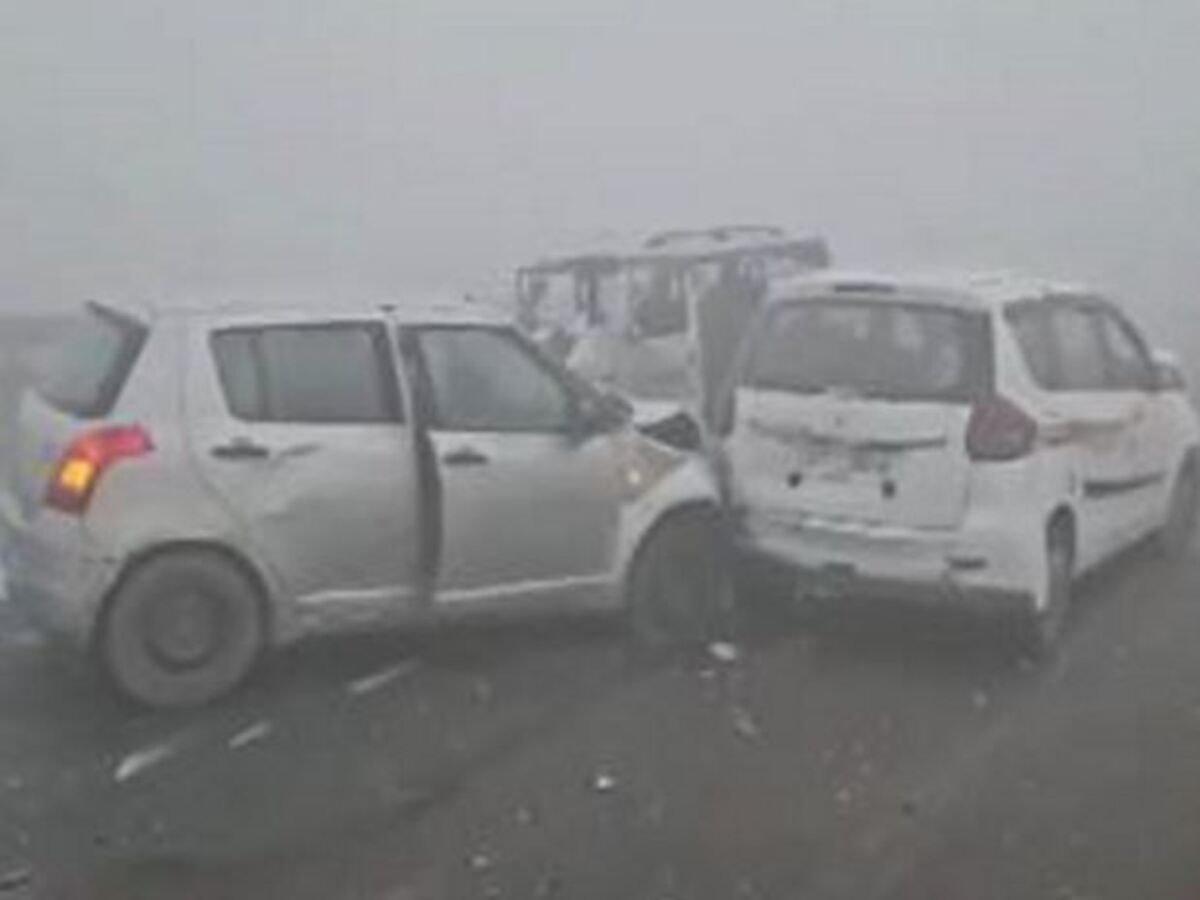 Accident: दिल्ली-लखनऊ हाईवे पर बड़ा हादसा, कोहरे के चलते एक के बाद एक आपस में टकराई 6 गाड़िया 