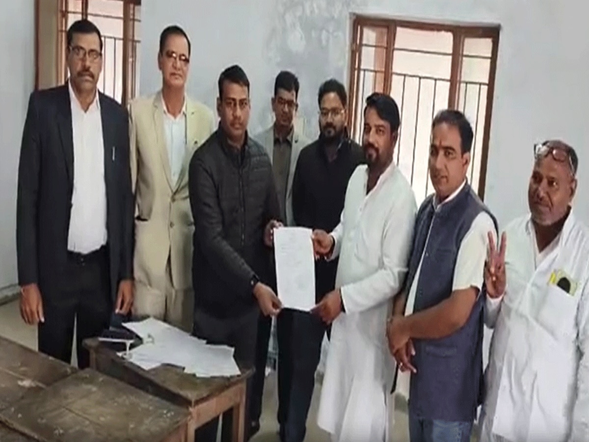 Sikar news reengus ward by election Congress candidate Mukesh Kumawat got elected