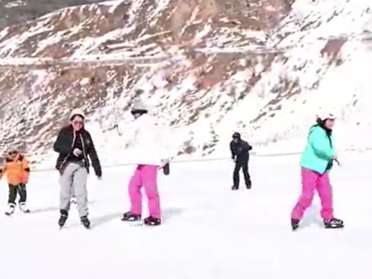 Himachal Ice Skating: सिस्सु लेक में शुरू हुआ आइस स्केटिंग प्रशिक्षण शिविर, 4 दिनों तक बच्चें सीखेंगे स्केटिंग के तरीके