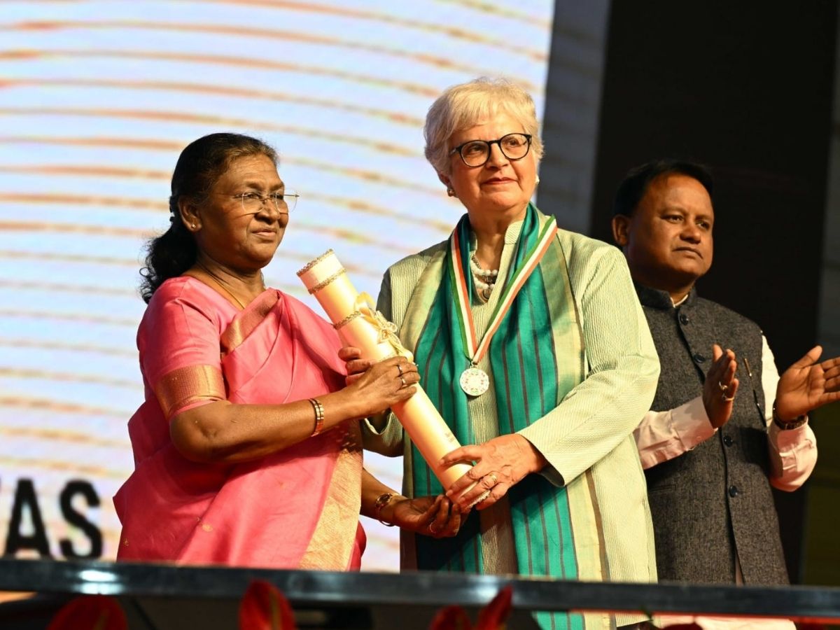 ପ୍ରବାସୀ ଭାରତୀୟଙ୍କୁ ସମ୍ମାନ ପ୍ରଦାନ କଲେ ରାଷ୍ଟ୍ରପତି, କୃତଜ୍ଞତା ଜଣାଇଲେ ମୁଖ୍ୟମନ୍ତ୍ରୀ ପ୍ରବାସୀ ଭାରତୀୟଙ୍କୁ ସମ୍ମାନ ପ୍ରଦାନ କଲେ ରାଷ୍ଟ୍ରପତି, କୃତଜ୍ଞତା ଜଣାଇଲେ ମୁଖ୍ୟମନ୍ତ୍ରୀ