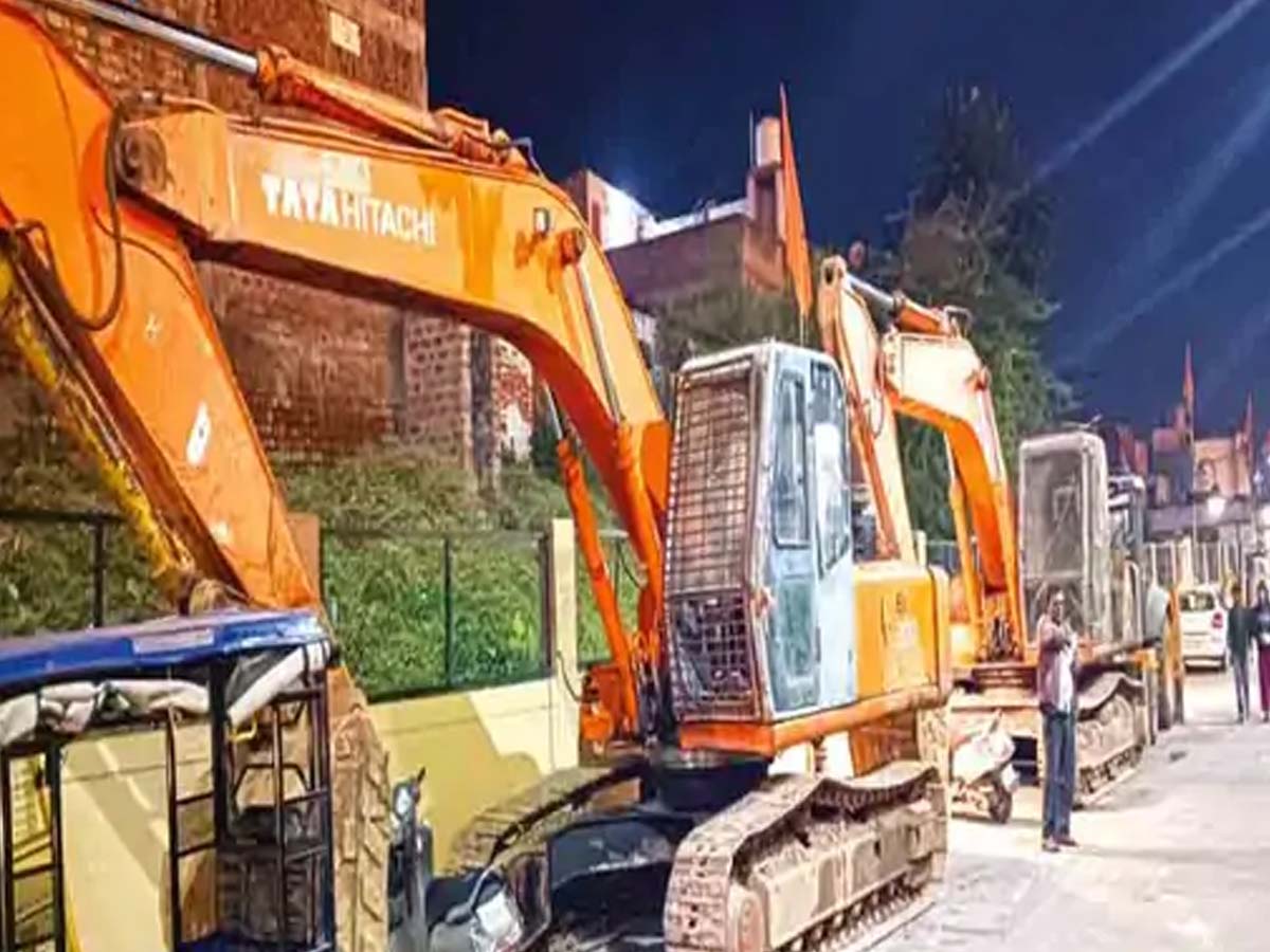 MP News: तकिया मस्जिद समेत 257 घरों पर चलने वाला है बुलडोजर; प्रशासन ने दिया नोटिस MP News: तकिया मस्जिद समेत 257 घरों पर चलने वाला है बुलडोजर; प्रशासन ने दिया नोटिस