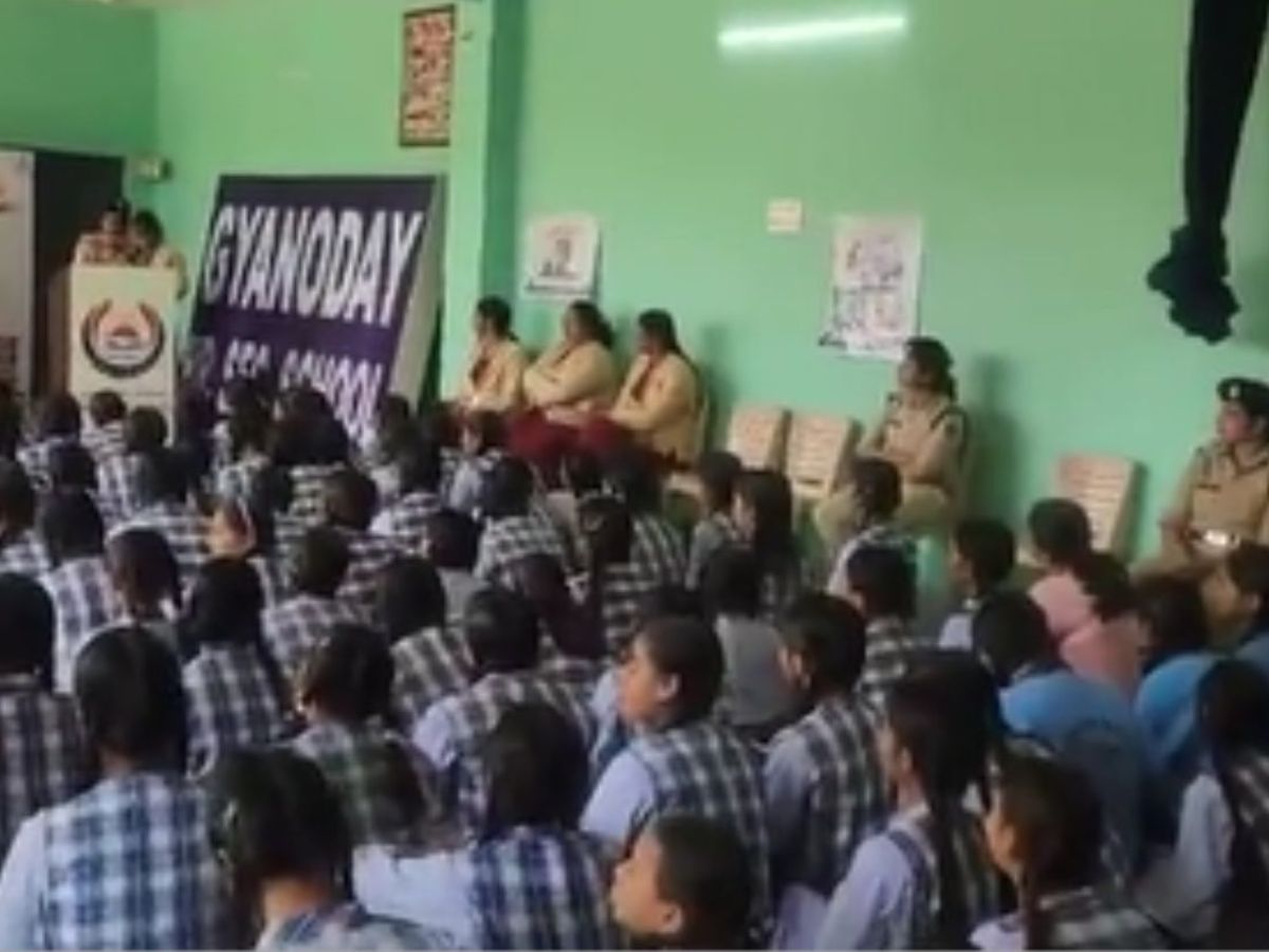 Female DIG of MP shahdol giving tips to teenagers how to have brilliant ...