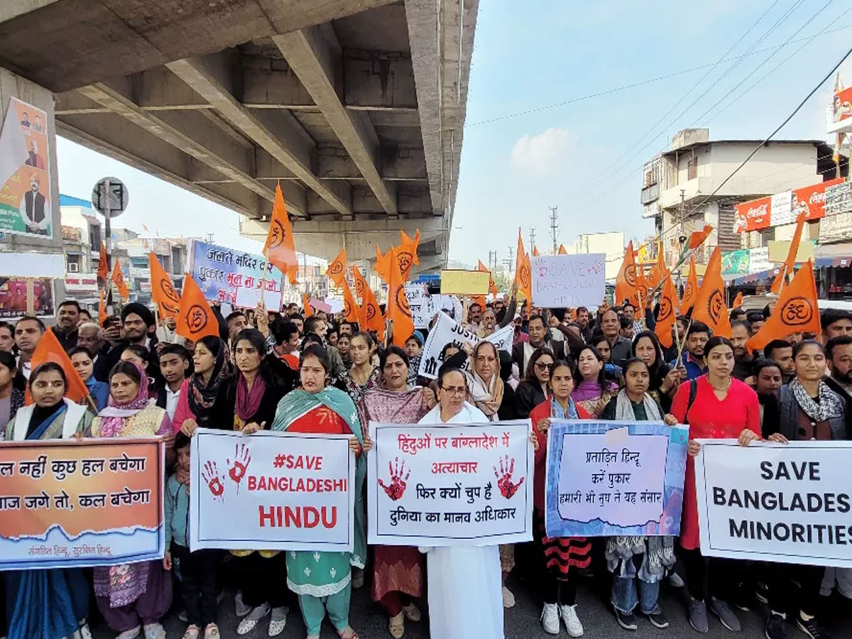 बांग्लादेश में हिंदुओं पर हुए हमले नहीं थे 'सांप्रदायिक', पुलिस का बड़ा दावा बांग्लादेश में हिंदुओं पर हुए हमले नहीं थे 'सांप्रदायिक', पुलिस का बड़ा दावा