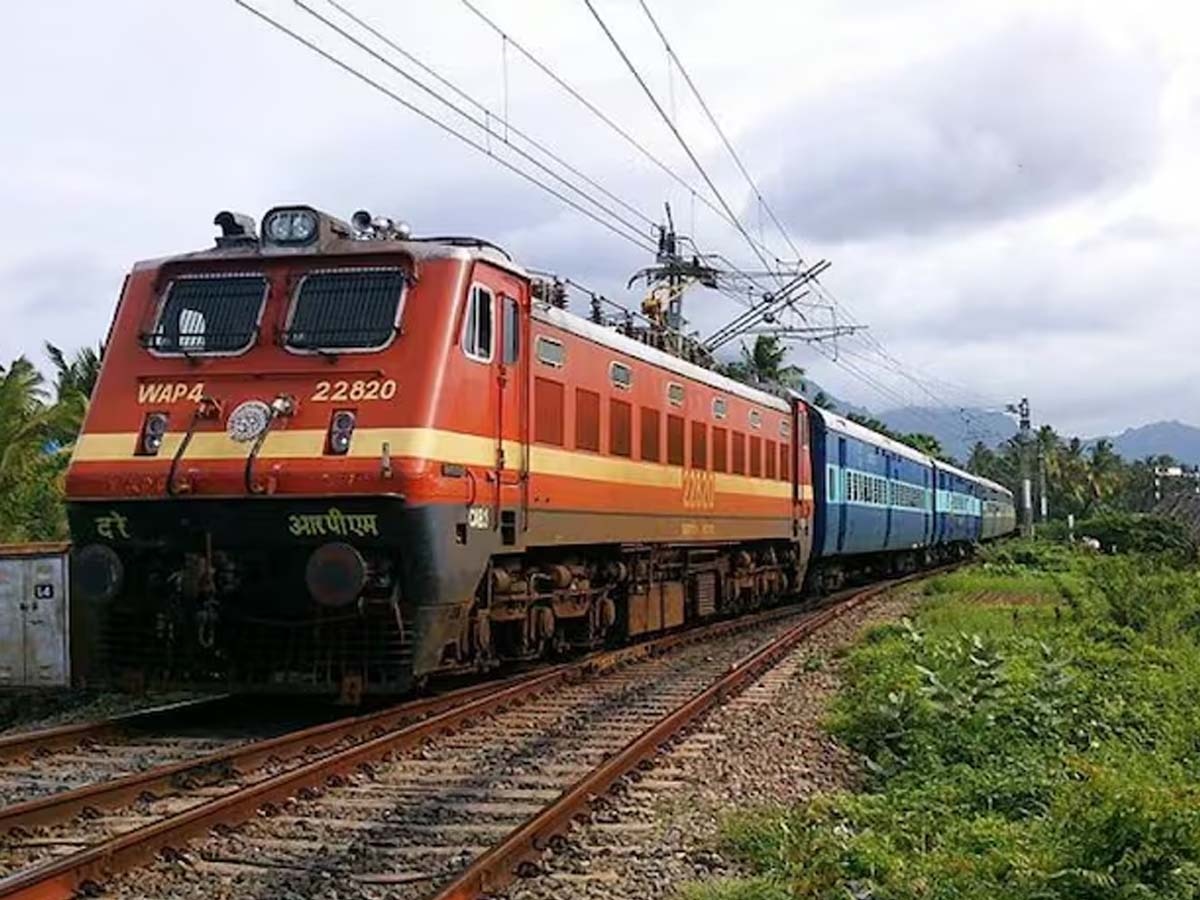 Kumbh Special Train: ये कुंभ स्पेशल ट्रेन झटपट पहुंचाएगी महाकुंभ, प्रयागराज-वाराणसी के लिए सप्ताह में दो दिन मिलेंगी सेवाएं