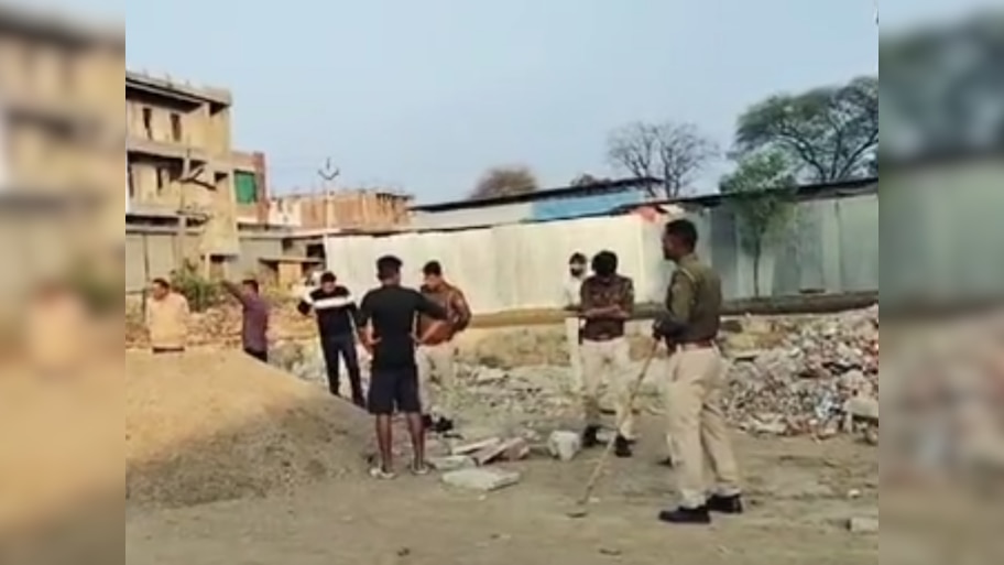 Baran News: घर में घुसकर की मारपीट और फायरिंग, गन दिखाकर युवक को धमकाया