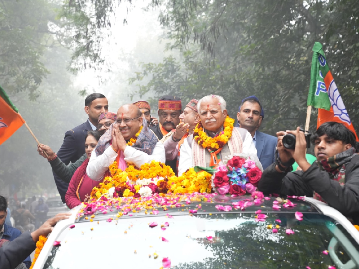 रोहिणी में बुधवार को बीजेपी प्रत्याशी के रोड शो में मनोहर लाल 