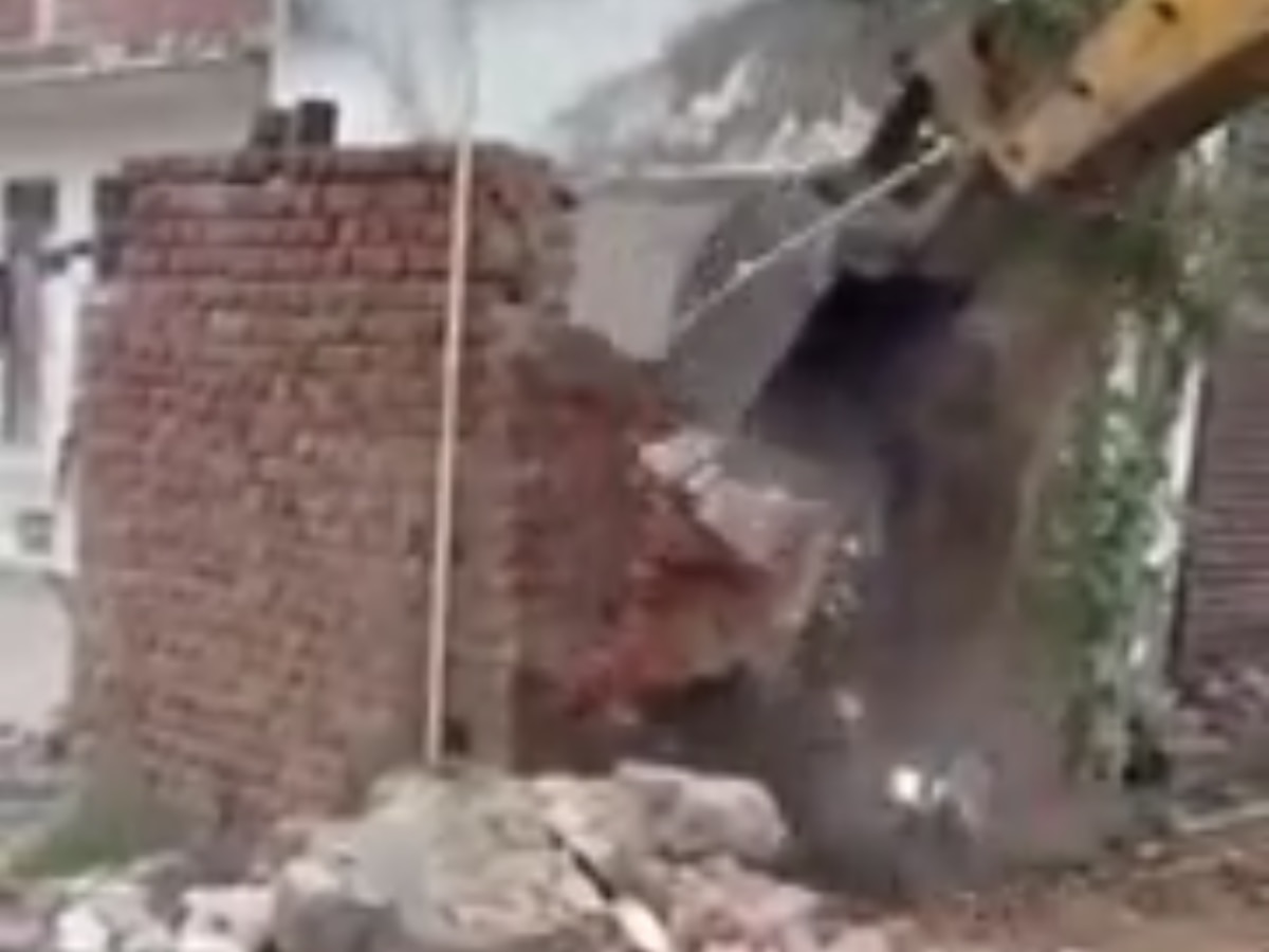 Jaipur News JDA brings down illegal construction on 21 bigha land ...