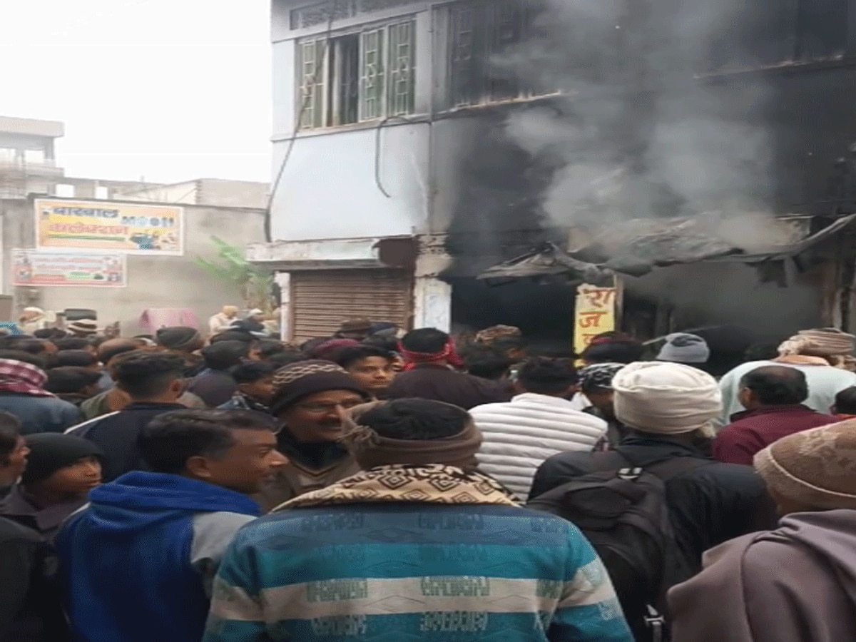 Sawai Madhopur News: शॉर्ट-सर्किट से साड़ी की दुकान में लगी भीषण आग, लाखों का हुआ नुकसान