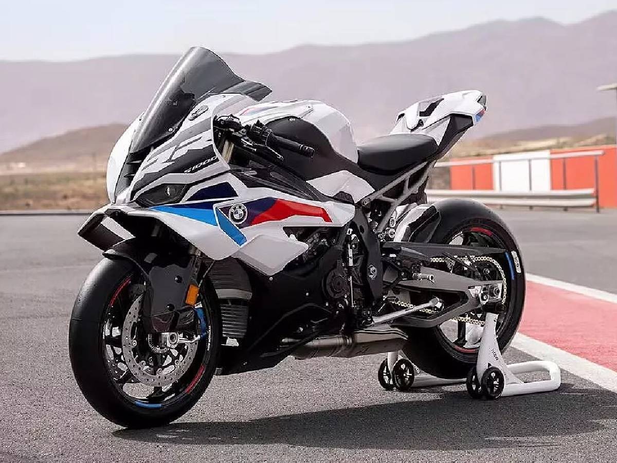 रेसिंग का रखते हैं शौक तो आज ही बुक करें BMW S 1000 RR, मिलेगी सेकेंड में 100 की स्पीड! 