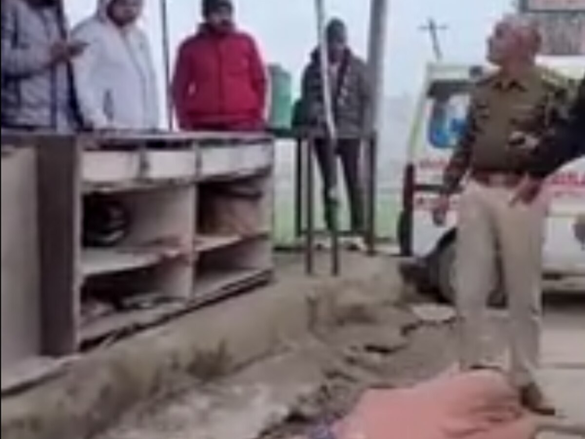 Kotputli News: दुकान के सामने रात 9 बजे शव को लिटाकर मौके से हुए फरार Kotputli News: दुकान के सामने रात 9 बजे शव को लिटाकर मौके से हुए फरार