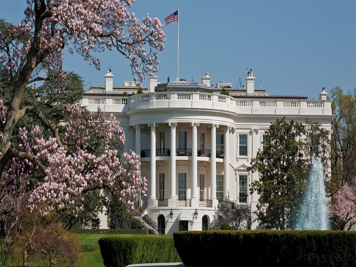 US New President: एक राष्ट्रपति से दूसरे राष्ट्रपति को जब मिलता है व्हाइट हाउस, कैसे होती है शिफ्टिंग ?