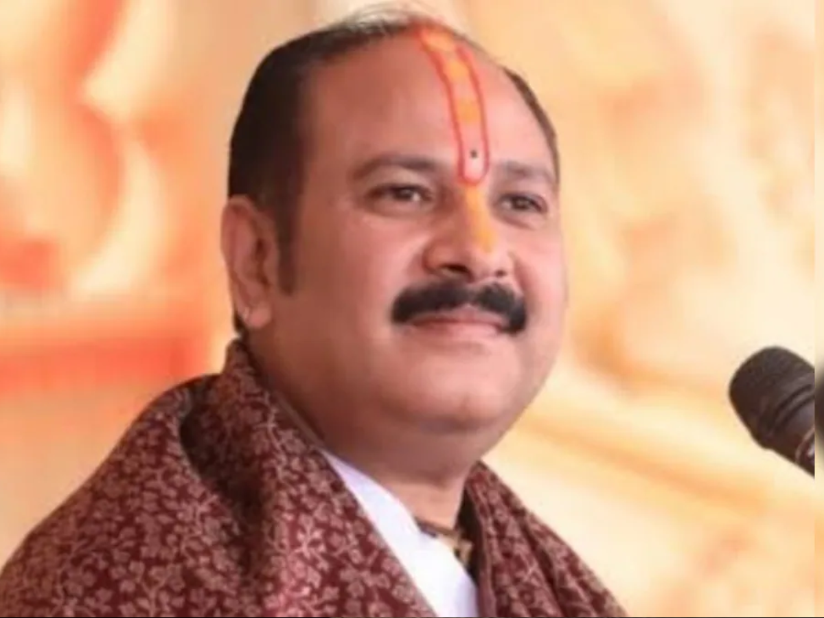 गलत व्यक्ति के चक्कर में फंसे तो फ्रिज में मिलेंगे टुकड़े...! प्रदीप मिश्रा के बयान से मचा बवाल गलत व्यक्ति के चक्कर में फंसे तो फ्रिज में मिलेंगे टुकड़े...! प्रदीप मिश्रा के बयान से मचा बवाल