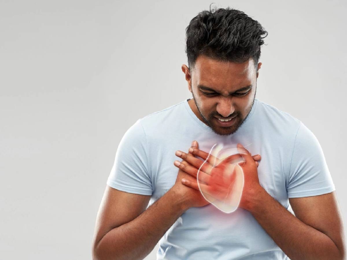 Heart Blockage: हार्ट अटैक से पहले ही करें खतरे की पहचान, घर बैठे इन तरीकों से जानें अपने दिल का हाल