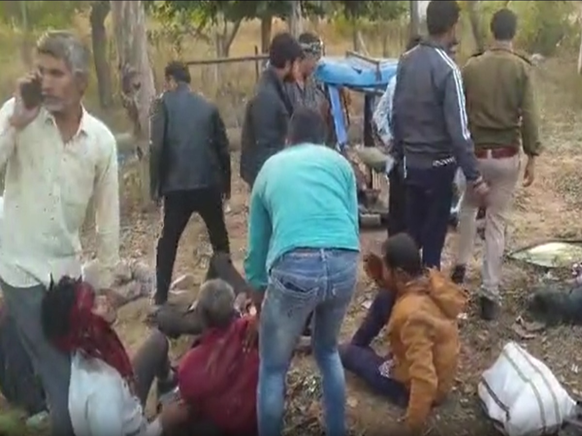 Sikar News: बटोर में भीषण सड़क हादसा, टेंपो सवार 9 मजदूर हुए घायल Sikar News: बटोर में भीषण सड़क हादसा, टेंपो सवार 9 मजदूर हुए घायल