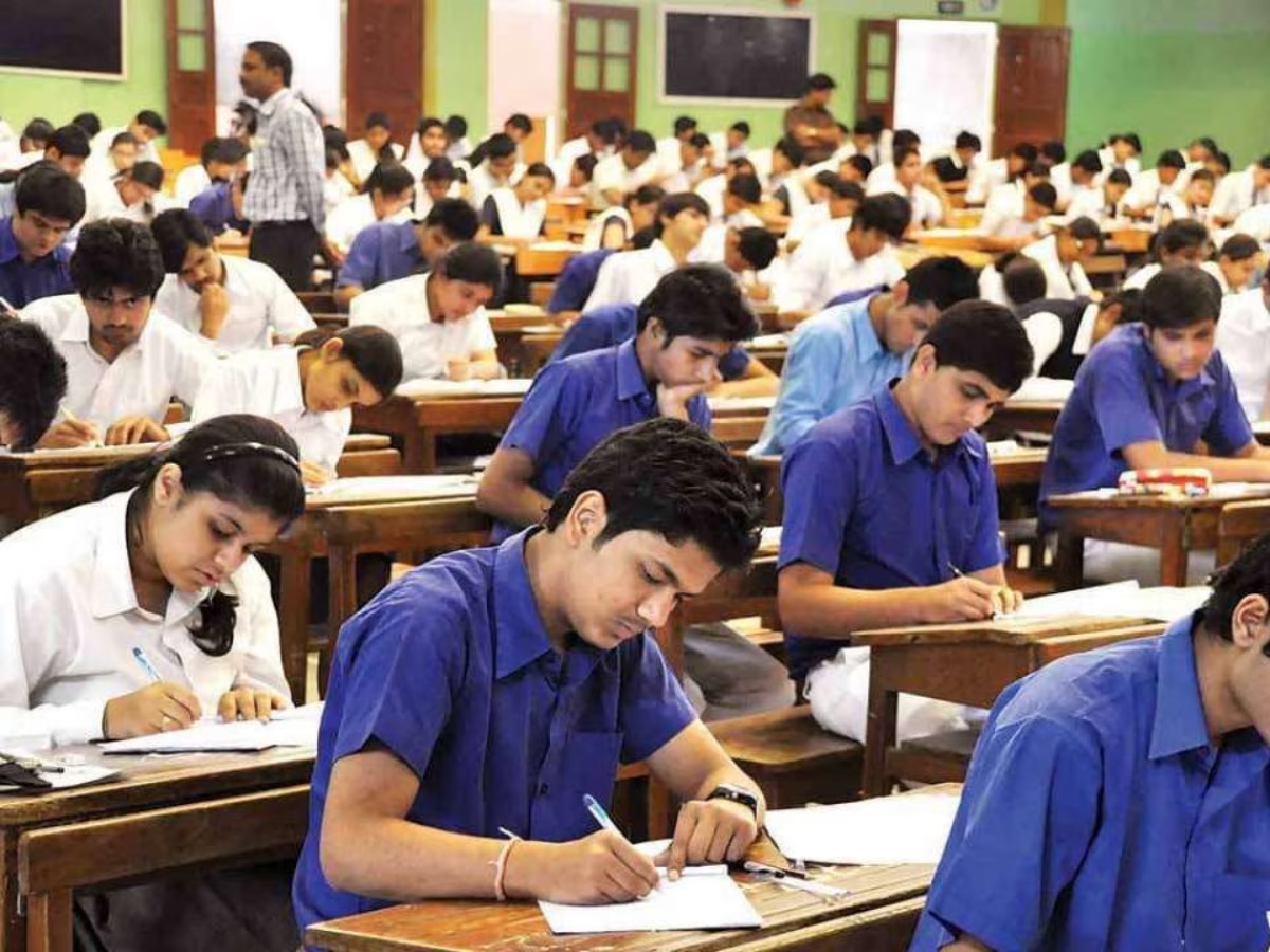 CBSE: बोर्ड एग्जाम में फोन चलाते पकड़े गए, तो हो जाएंगे 2 साल के लिए बैन, CCTV की निगरानी में होगी परीक्षा