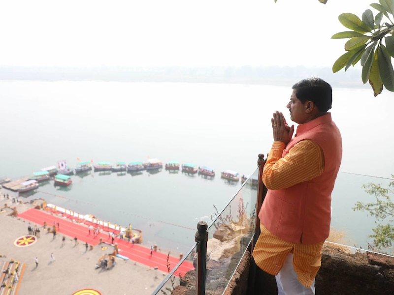 सीएम ने किया मां नर्मदा को नमन