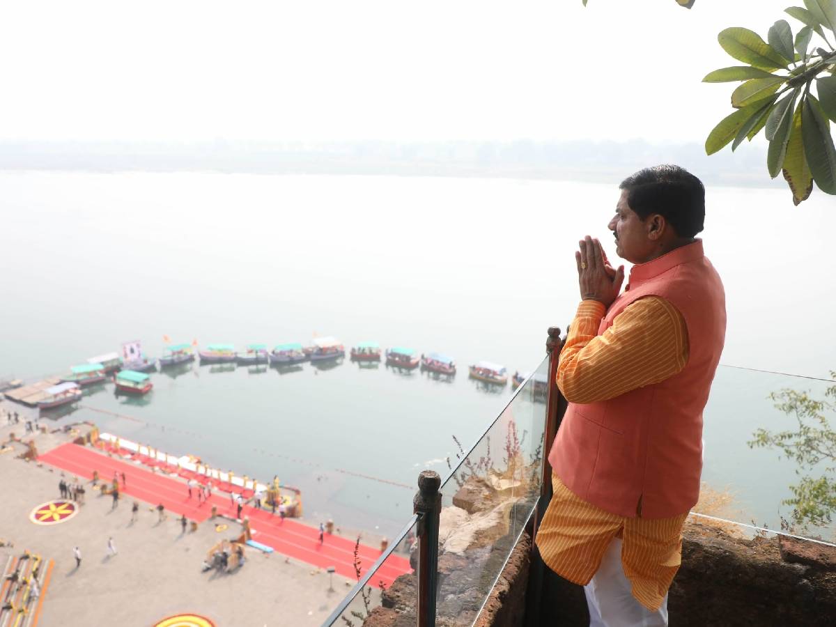 सीएम ने किया मां नर्मदा को नमन