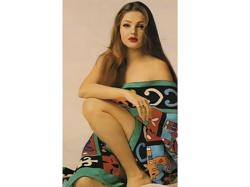 ममता कुलकर्णी का ग्लैमरस अवतार, रूप में सब फेल