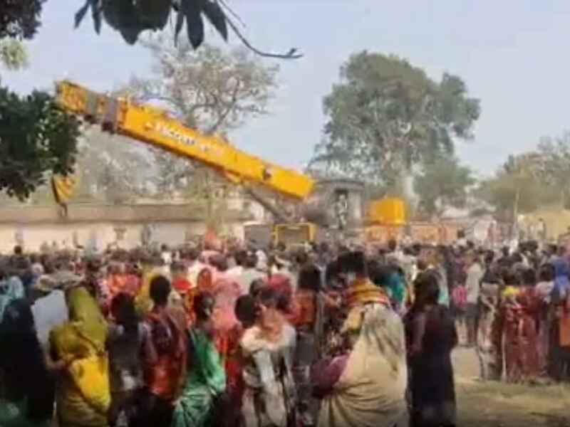 रेस्क्यू ऑपरेशन में फॉरेस्ट विभाग के अधिकारी