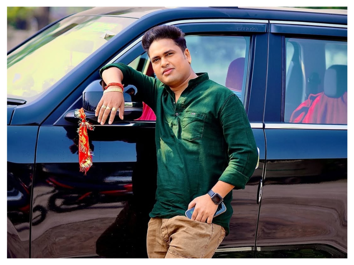 खेसारी लाल यादव के साथ अवधेश प्रेमी की मुलाकात