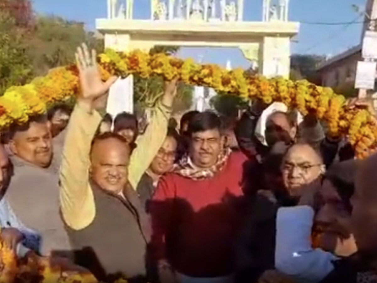 Sikar News: फतेहपुर में वन मंत्री संजय शर्मा का हुआ भव्य स्वागत, वन विभाग से जुड़ी समस्याओं पर हुई चर्चा