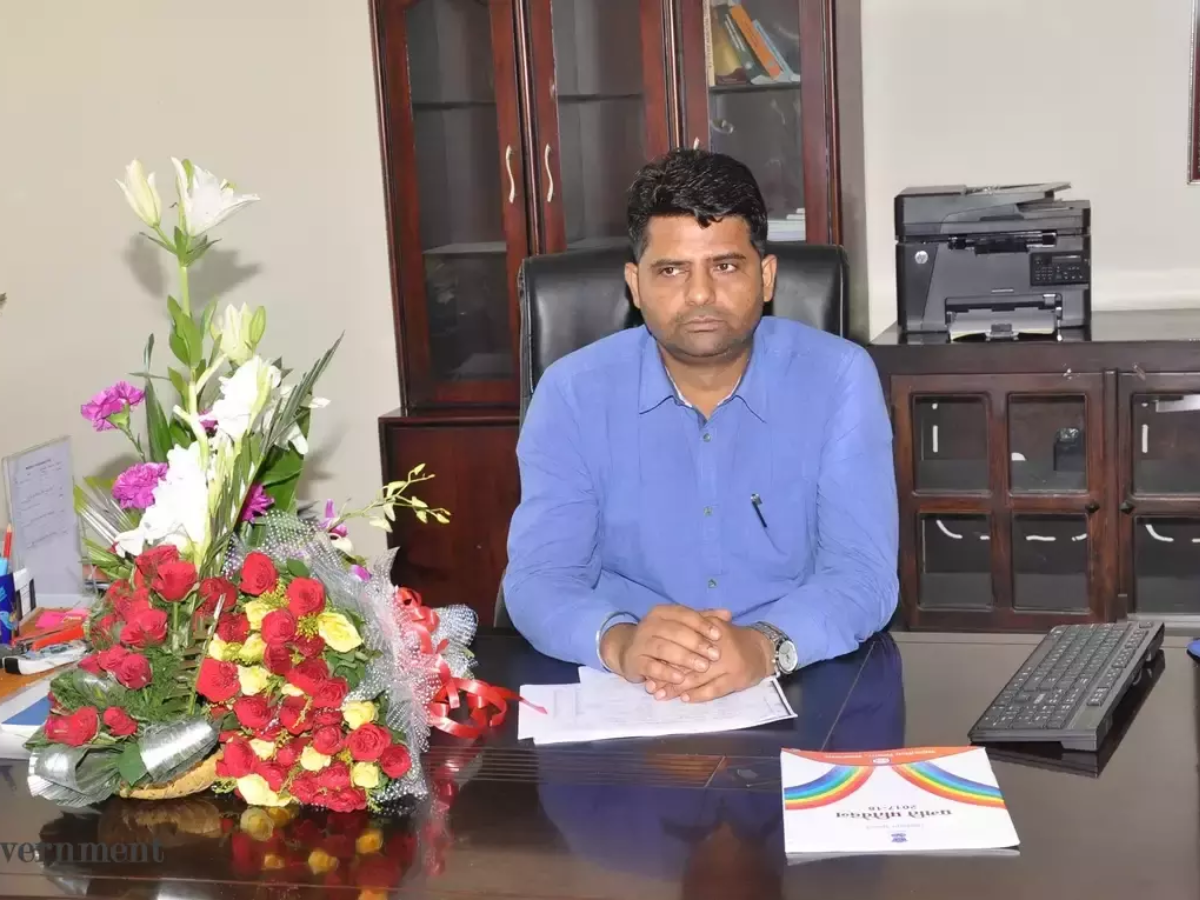 Jaipur News: कृषि सचिव राजन विशाल का मुहाना मंडी दौरा, मंडी में सुविधाओं को बेहतर बनाने के दिए अहम निर्देश Jaipur News: कृषि सचिव राजन विशाल का मुहाना मंडी दौरा, मंडी में सुविधाओं को बेहतर बनाने के दिए अहम निर्देश
