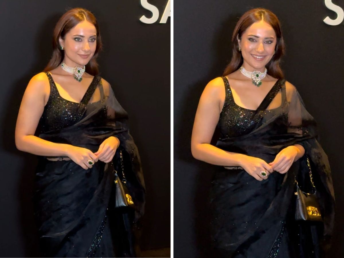 ब्लैक साड़ी में कुशा कपिला