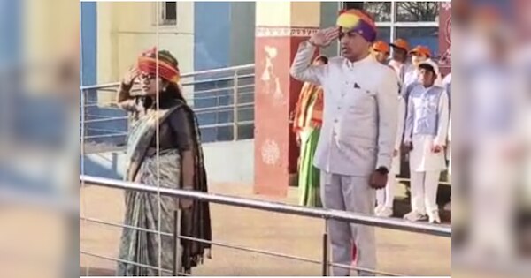Pratapgarh News Collector Anjali Rajoria hoisted tricolor at Mini ...