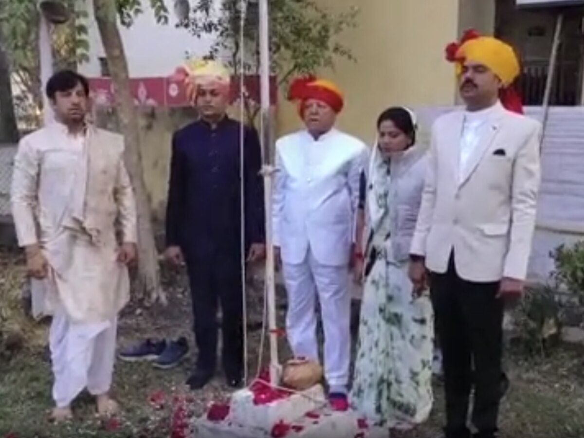 Pratapgarh News: राष्ट्रगान से गूँज उठा नगर निगम, सभापति रामकन्या गुर्जर ने किया ध्वजारोहण