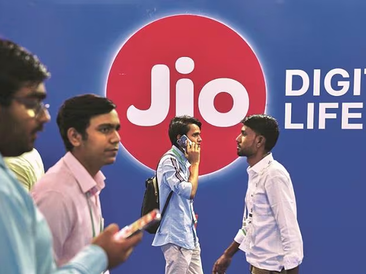 Reliance Jio: पहले किया महंगा, अब 210 रुपये सस्ता किया; जियो ने चुपचाप पेश किया यह धांसू Plan