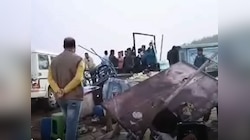 Road Accident: ଭାରସାମ୍ୟ ହରାଇ ଦୋକାନ ଉପରକୁ ଚଢିଗଲା ବୋଲେରୋ ଗାଡି