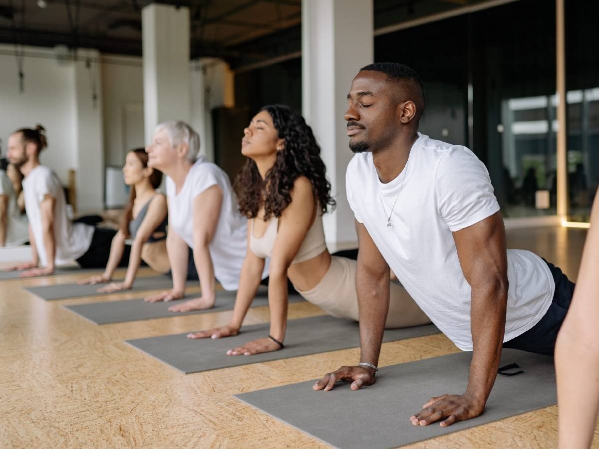 शरीर के साथ दिमाग भी दुरुस्त, मॉडर्न लाइफ में Yoga है एकमात्र सहारा; कब कौन सा आसन करना सही