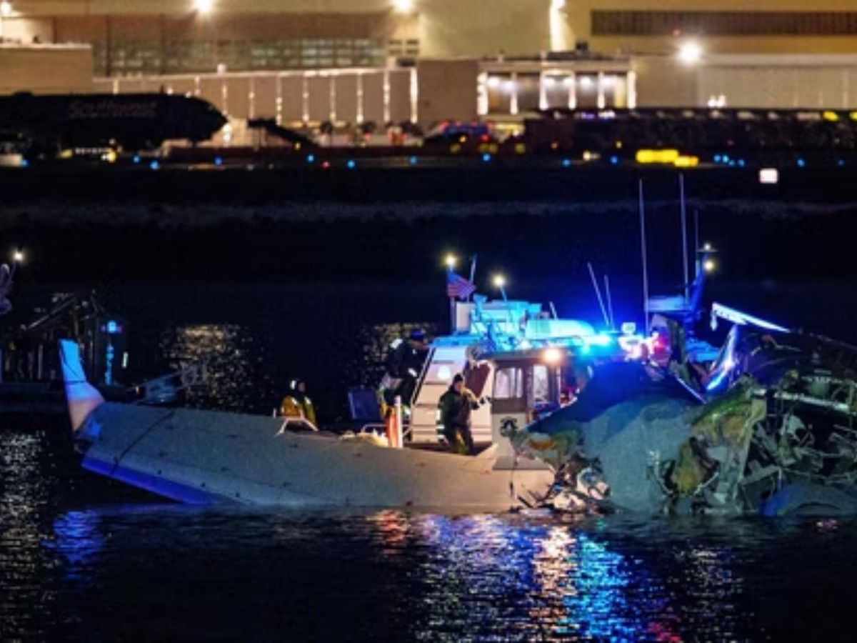 US Plane Crash: ଆମେରିକାରେ ବଡ଼ ବିମାନ ଦୁର୍ଘଟଣା, ରାଷ୍ଟ୍ରପତି ଜଣାଇଲେ ଦୁଃଖ US Plane Crash: ଆମେରିକାରେ ବଡ଼ ବିମାନ ଦୁର୍ଘଟଣା, ରାଷ୍ଟ୍ରପତି ଜଣାଇଲେ ଦୁଃଖ
