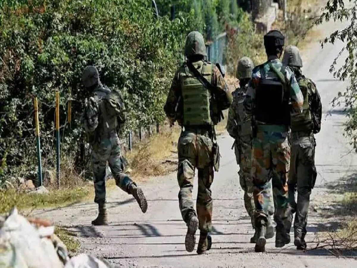 J&K: पुंछ जिले में LoC पर घुसपैठ की कोशिश कर रहे थे 2 आतंकवादी, सेना ने मार गिराया J&K: पुंछ जिले में LoC पर घुसपैठ की कोशिश कर रहे थे 2 आतंकवादी, सेना ने मार गिराया