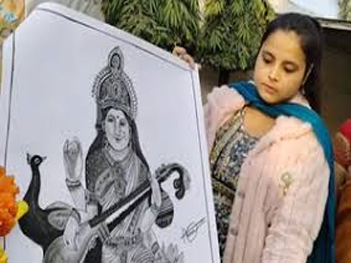 संभल: नफरत फैलाने वाले को करारा तमाचा, मुस्लिम लड़की ने बनाई मां सरस्वती की तस्वीर संभल: नफरत फैलाने वाले को करारा तमाचा, मुस्लिम लड़की ने बनाई मां सरस्वती की तस्वीर