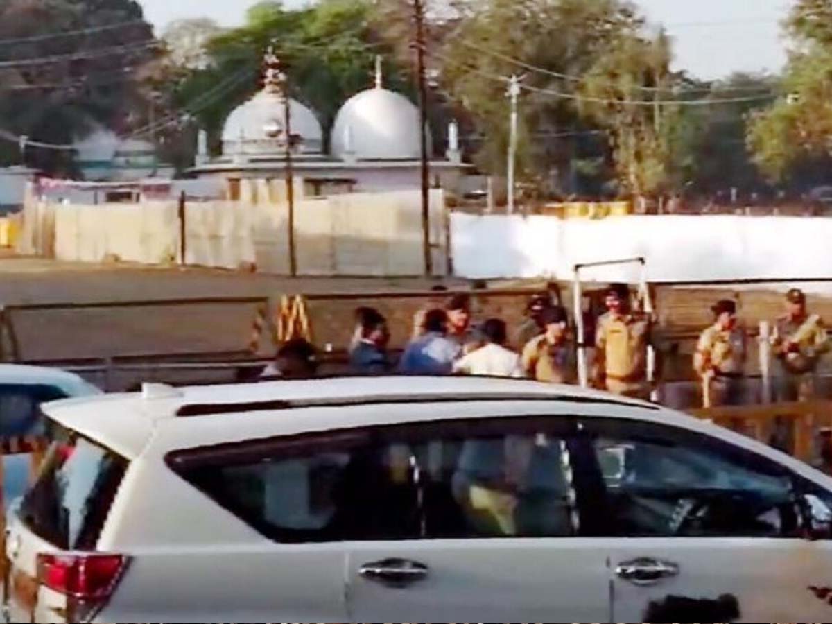 MP: बसंत पंचमी पर कमाल मौला मस्जिद पर श्रद्धालुओं की भीड़; मंदिर का है दावा MP: बसंत पंचमी पर कमाल मौला मस्जिद पर श्रद्धालुओं की भीड़; मंदिर का है दावा