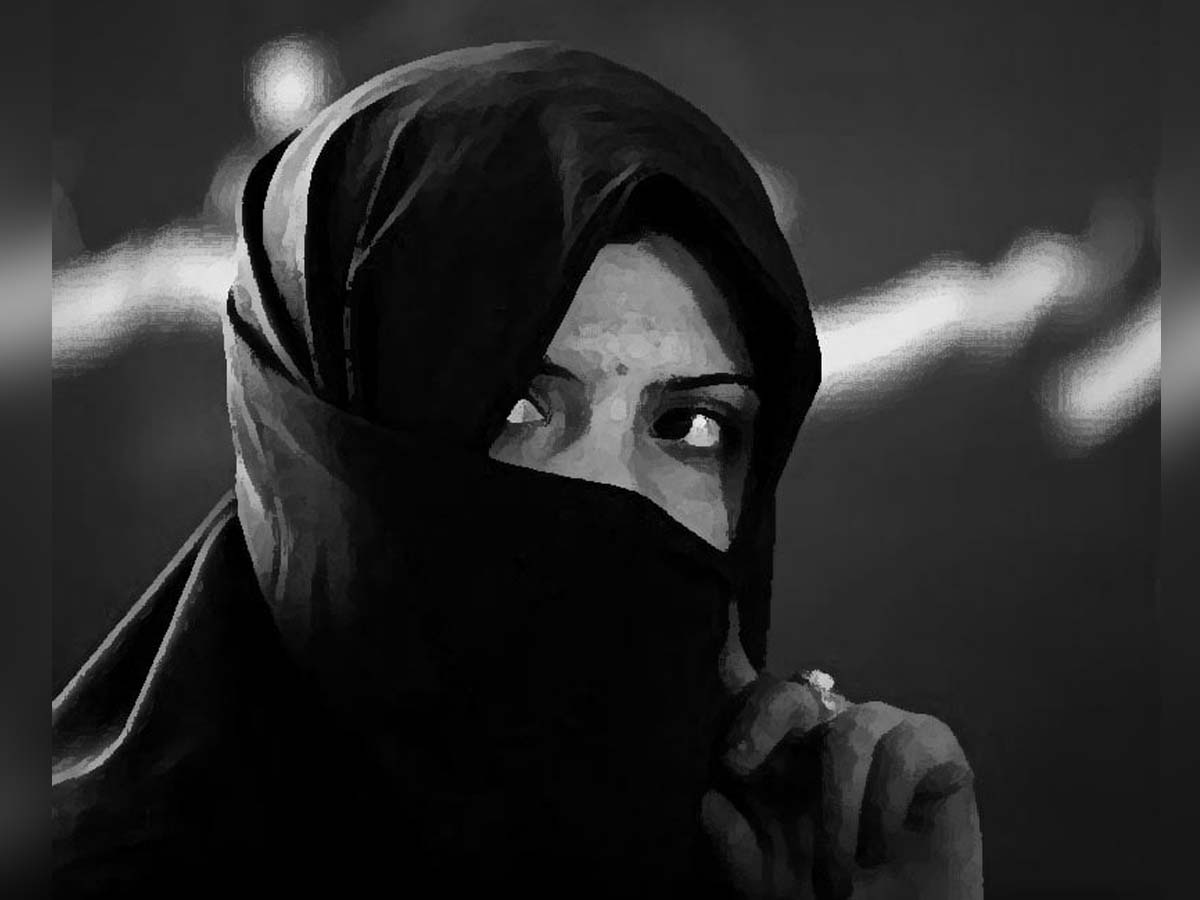 Pakistan: 20 साल की टिकटॉकर ने अपनाया इस्लाम; 3 बच्चों के पिता से की शादी Pakistan: 20 साल की टिकटॉकर ने अपनाया इस्लाम; 3 बच्चों के पिता से की शादी