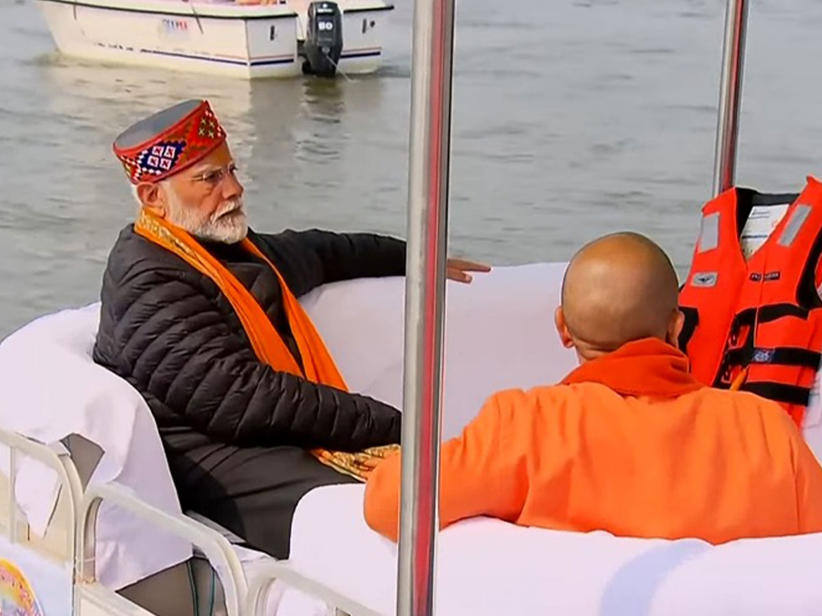 PM Modi Mahakumbh Visit Memorable Photos from Boat Riding with CM Yogito  Sangam Snan Ganga Pujan | PM Modi kumbh Photos: सिर पर हिमाचली टोपी, हाथ  में रुद्राक्ष माला...तस्वीरों में पीएम मोदी