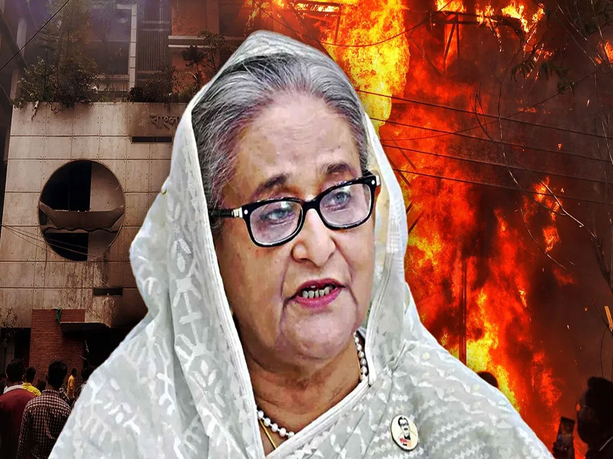 हसीना भारत से अपनी पार्टी के कार्यकर्ता को कर रही थीं संबोधित, बांग्लादेश में हो गया बड़ा कांड हसीना भारत से अपनी पार्टी के कार्यकर्ता को कर रही थीं संबोधित, बांग्लादेश में हो गया बड़ा कांड
