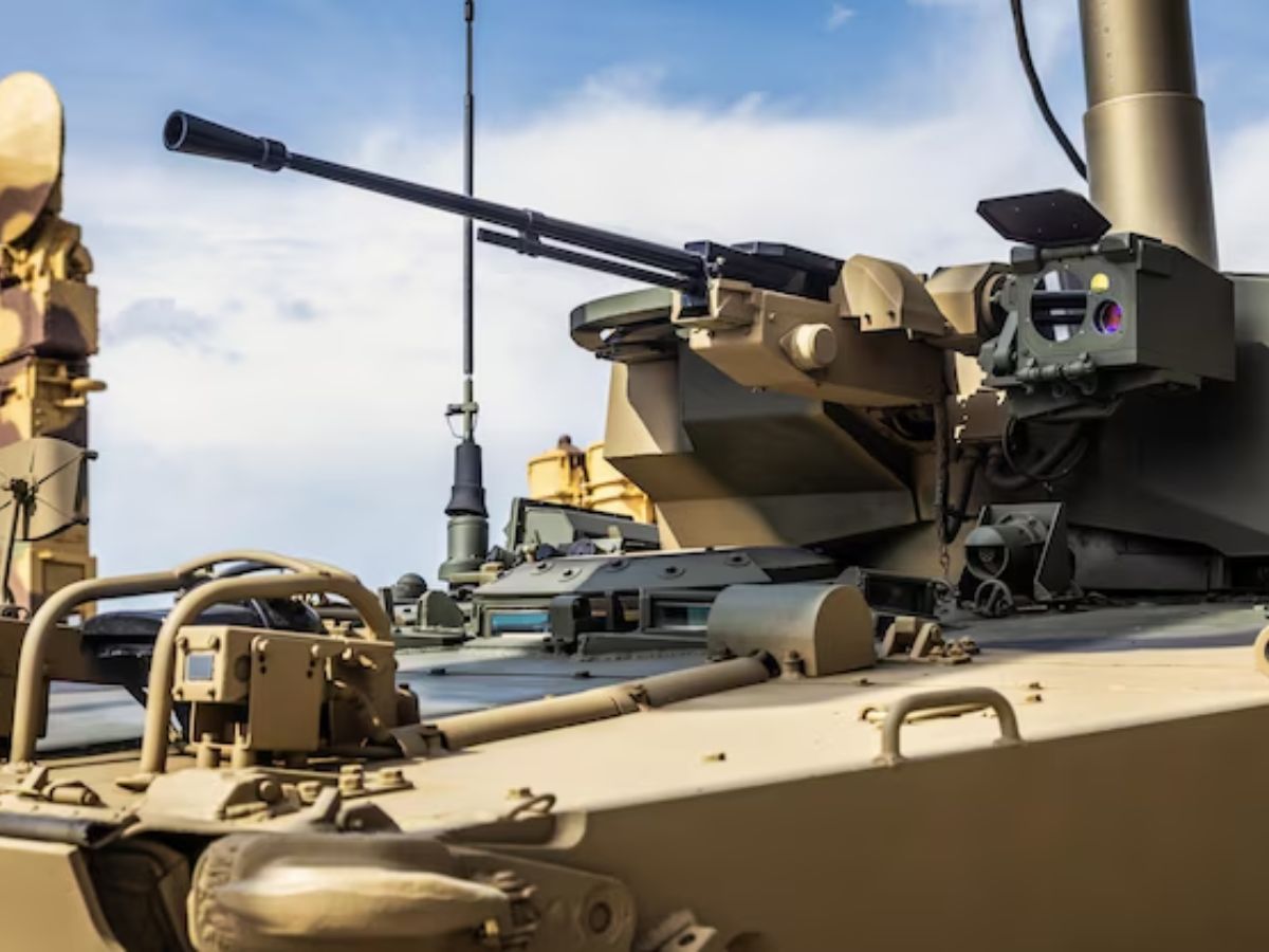 भारत को ट्रंप देंगे ये खतरनाक हथियार, कैसे गेमचेंजर हो सकता है 'स्ट्राइकर'?