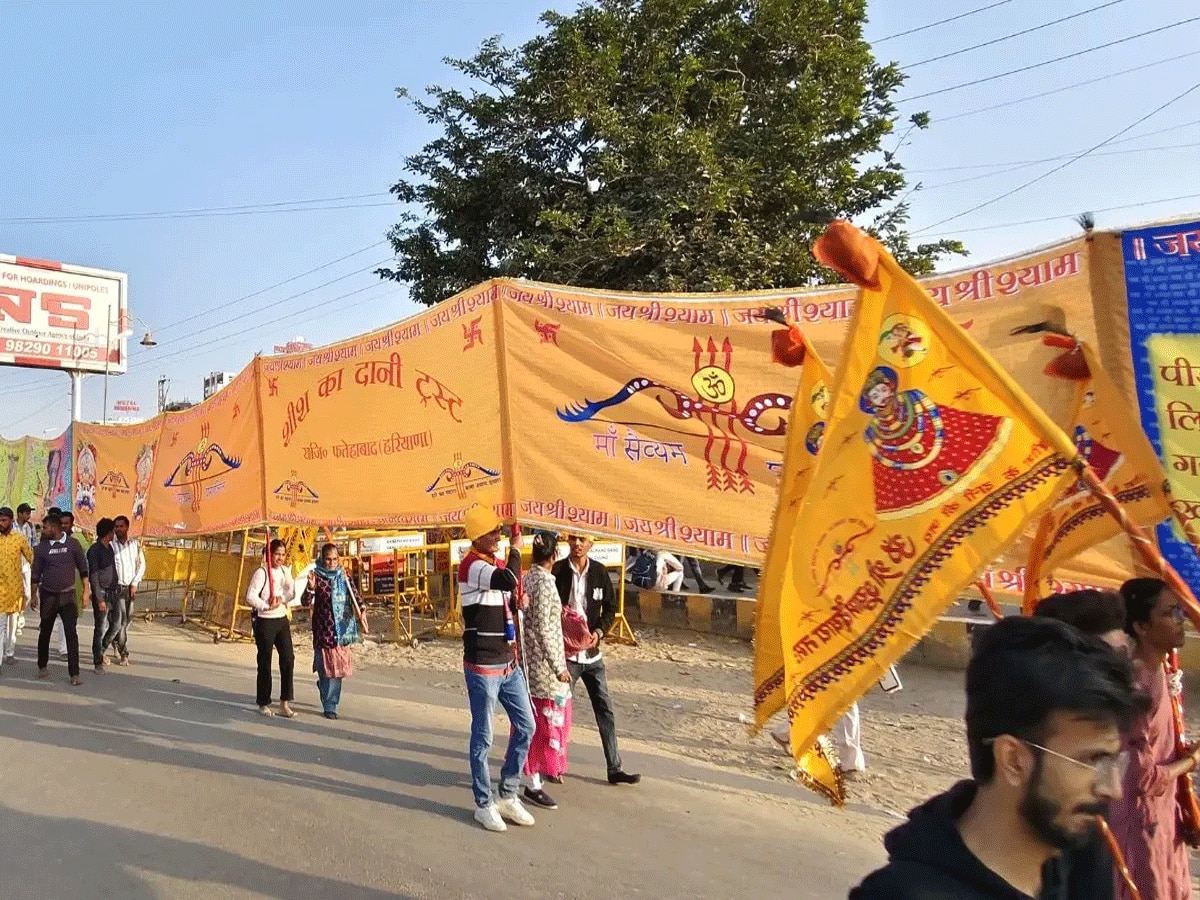 Khatu shyam Ji: साल 2025 के मेले से पहले खाटू श्याम दरबार में चढ़ा सबसे लंबा निशान Khatu shyam Ji: साल 2025 के मेले से पहले खाटू श्याम दरबार में चढ़ा सबसे लंबा निशान