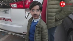 आप को सपोर्ट करने केजरीवाल बन उनके घर के नीचे पहुंचा बच्चा, मूंछ और चश्मा पहन हूबहू कॉपी कर डाला; देखें VIDEO