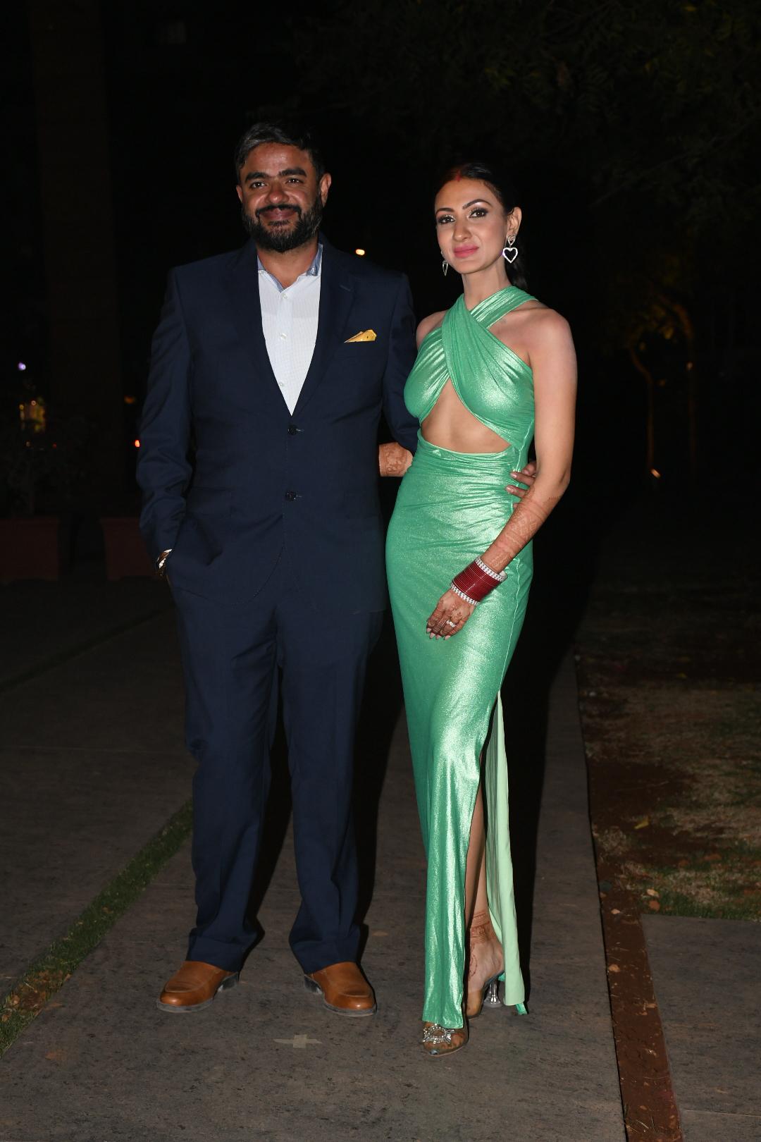 शादी में शामिल हुईं सारी बहनें