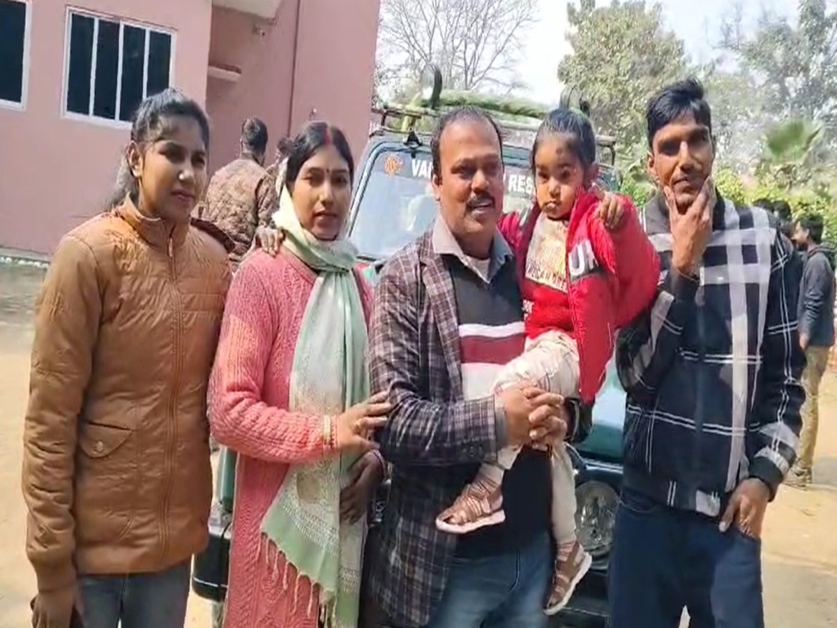खूबसूरत वादियों में पर्यटकों के खुशी का ठिकाना नहीं