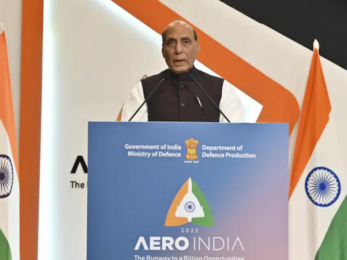 Aero India: राजनाथ बोले- मोटर की तरह है रक्षा क्षेत्र,  ये अर्थव्यवस्था के विकास इंजन को दे रहा शक्ति