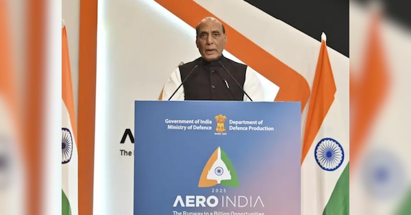 Aero India: राजनाथ बोले- मोटर की तरह है रक्षा क्षेत्र,  ये अर्थव्यवस्था के विकास इंजन को दे रहा शक्ति