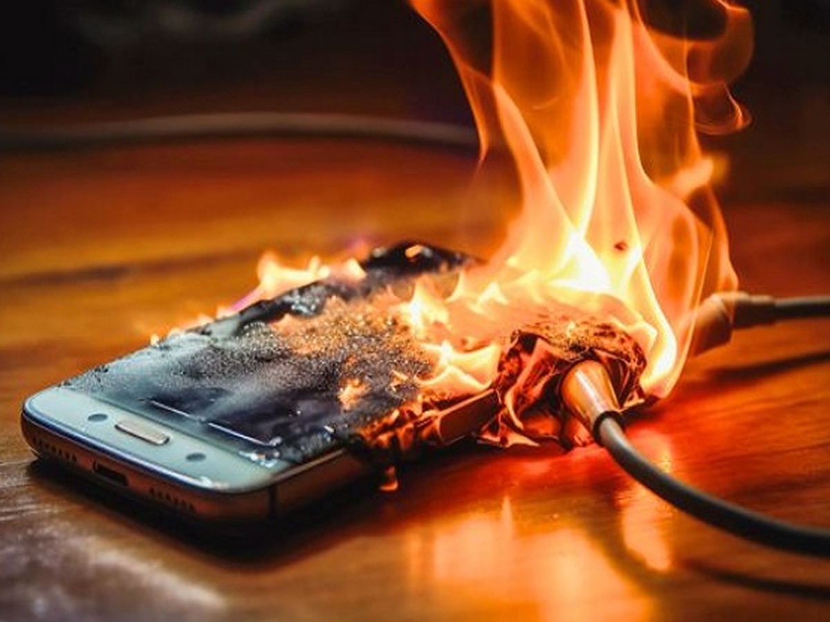 Smartphone Blast Reasons Dos And Donts While Charging Phone Safety Tips ...